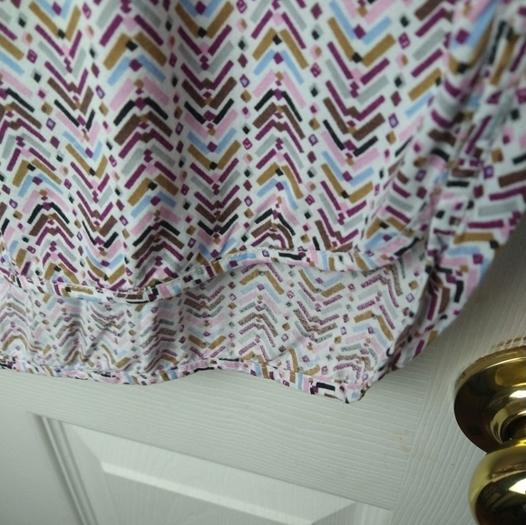 $ H&M swoop neck boho western styled hi low curved hem tank top. Size 6 - Picture 4 of 9